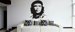 Samolepka na ze Che Guevara, polep na stnu a nbytek